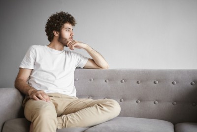 άτομο δυσκολεύεται από τη Γνωστική Ασυμφωνία και Συνέπεια