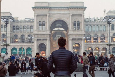 άτομο με κοινωνικό άγχος σε πλήθος ίσως συμβάλλει στη μείωση του πληθυσμού