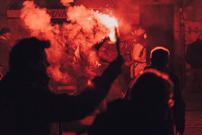 χούλιγκαν στους δρόμους