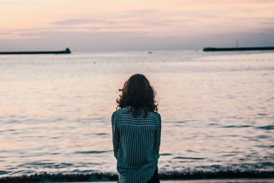 γυναίκα μακροχρόνια επιζών παιδικού καρκίνου αντιμετωπίζει υψηλότερο κίνδυνο αυτοκτονίας