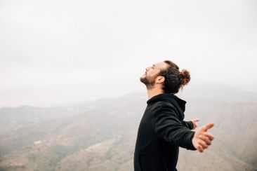 6 κορυφαίοι ψυχολόγοι αποκαλύπτουν την έννοια της ελευθερίας μέσα από τις προσεγγίσεις τους