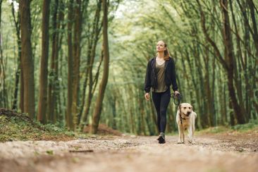 «Silent walking»: Το νέο trend για τη βελτίωση της ψυχικής υγείας